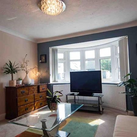 1 Bedroom Self Contained Apartment In Christchurch Winkton Dış mekan fotoğraf