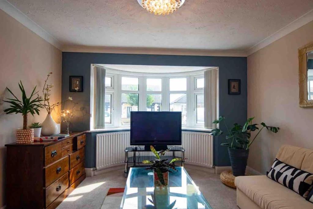 1 Bedroom Self Contained Apartment In Christchurch Winkton Dış mekan fotoğraf